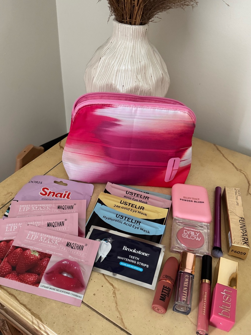 BEAUTY BUNDLE W/CLINIQUE COSMETIC POUCH - Picture 6 of 6